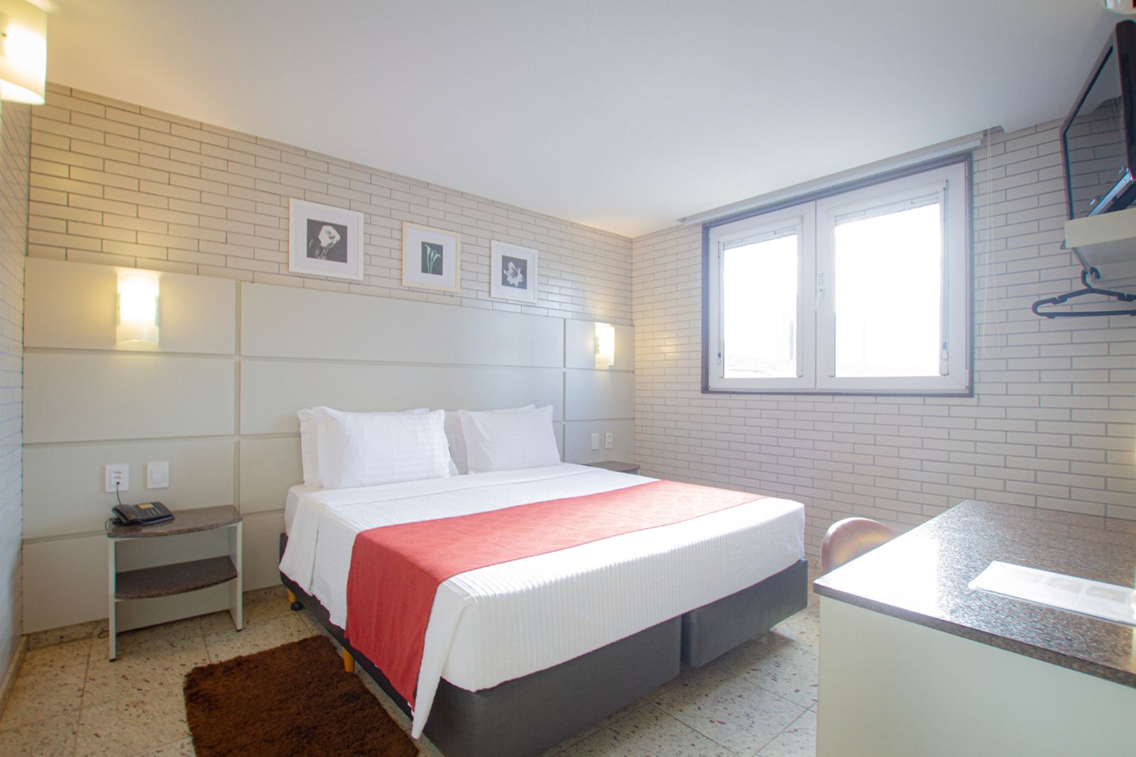 Apartamento Standard Casal com cama de casal, janela ampla e bancada de trabalho — Hotel Confiance Prime Batel
