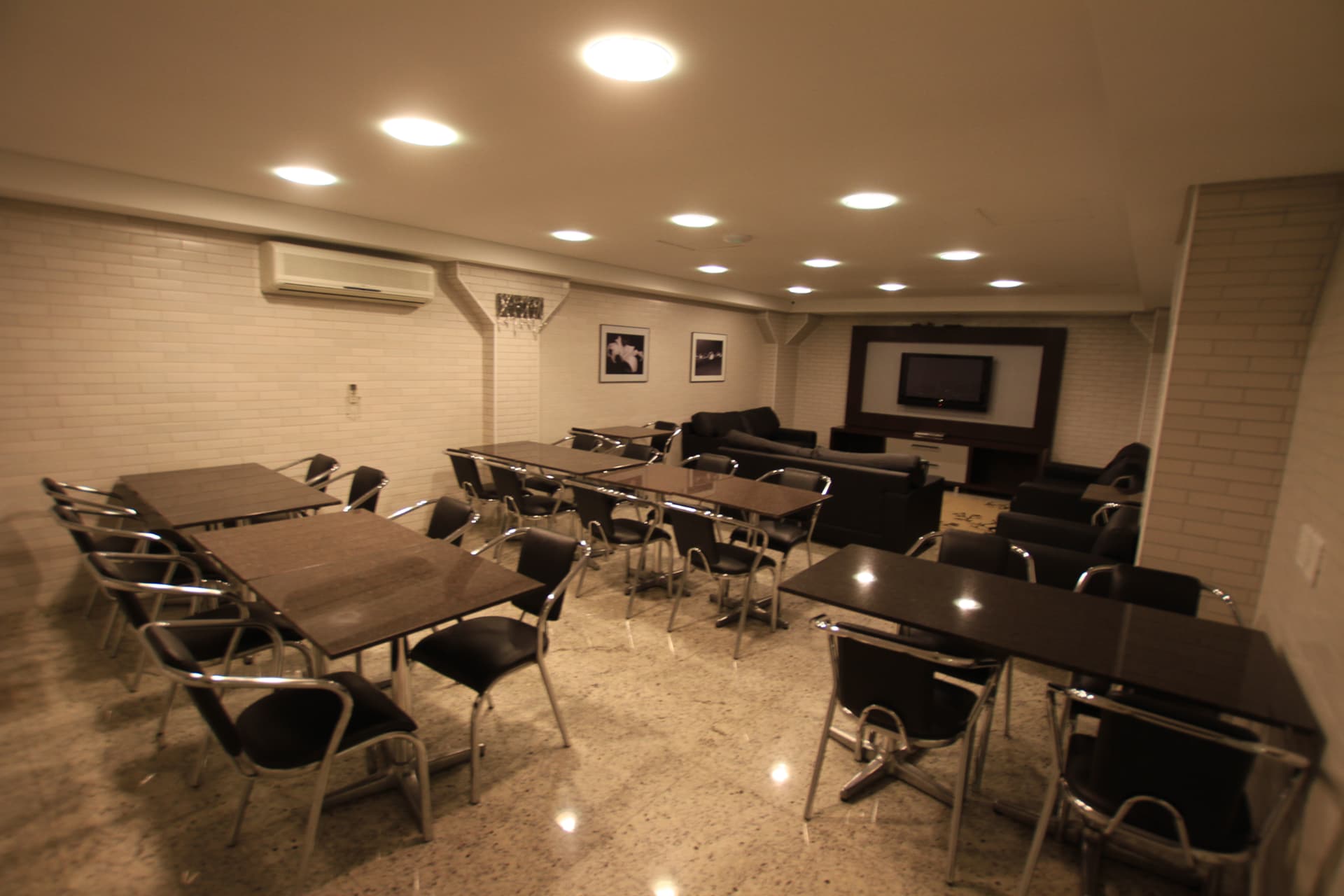 Sala Espanha — HOTEL CONFIANCE BATEL