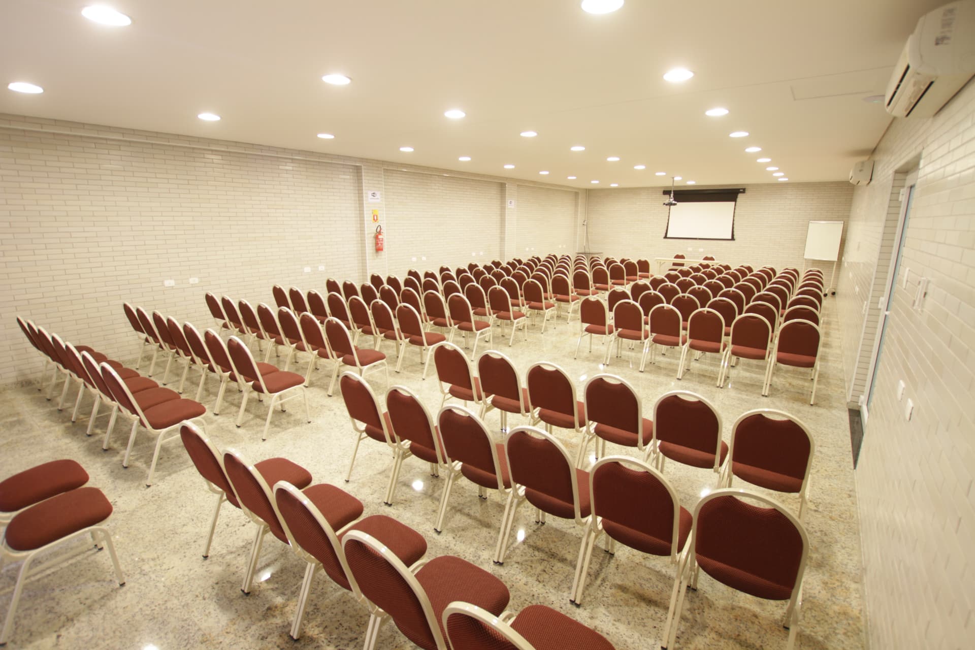 Sala Tanguá — HOTEL CONFIANCE CENTRO CÍVICO